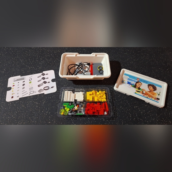 COPY - LEGO WeDo Education Construction Set 9580 - STEM STEAM School - Picture 2 of 5